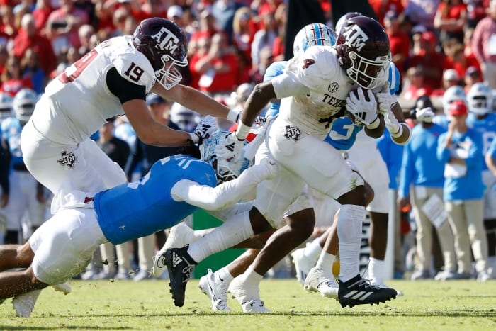 Texas A&M Aggies running back Amari Daniels (No. 4) runs past two Ole Miss defenders at Vaught-Hemingway Stadium.